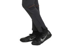 Nike Dri-FIT Academy Trainingsbroek Dark Smoke Grey/Dark Russet/Off Noir KIDS 9 Nike Dri-FIT Academy Trainingsbroek Dark Smoke Grey/Dark Russet/Off Noir KIDS -Goedkope Bal Meester Winkel 37104258 5