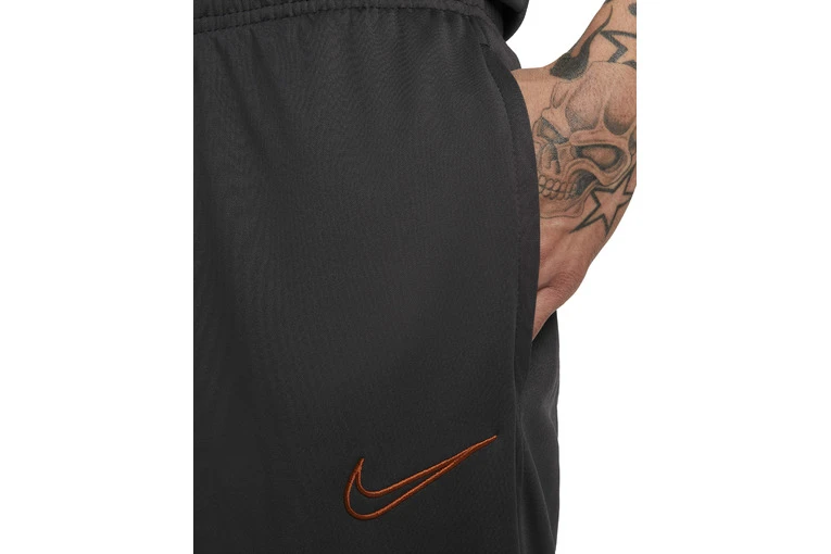 Nike Dri-FIT Academy Trainingsbroek Dark Smoke Grey/Dark Russet/Off Noir Heren 4 Nike Dri-FIT Academy Trainingsbroek Dark Smoke Grey/Dark Russet/Off Noir Heren - Afbeelding 4