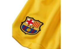 Nike FC Barcelona 2022/23 Stadium Vierde Trainingsbroek Amarillo/Deep Royal Blue KIDS 5 Nike FC Barcelona 2022/23 Stadium Vierde Trainingsbroek Amarillo/Deep Royal Blue KIDS -Goedkope Bal Meester Winkel 37107603 3